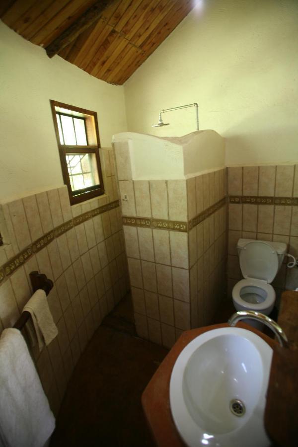 Kiboko Lodge Usa River Habitación foto